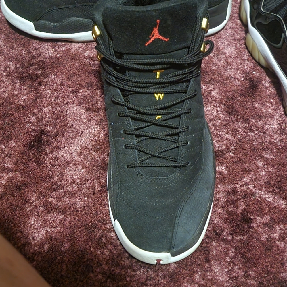 Jordan 12 black and white taxi size 9.5 used